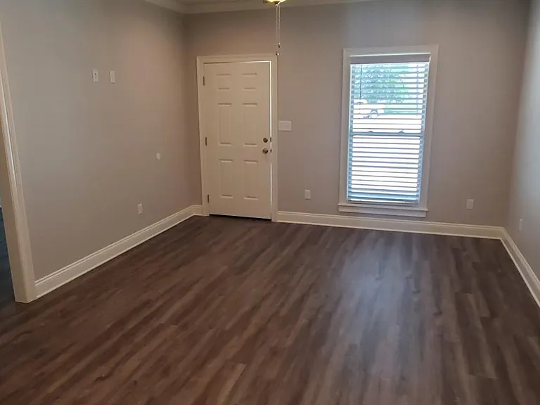 779 Dewey St — Photo 9