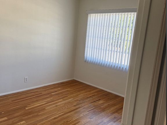 5th image of 328 N Louise St #106