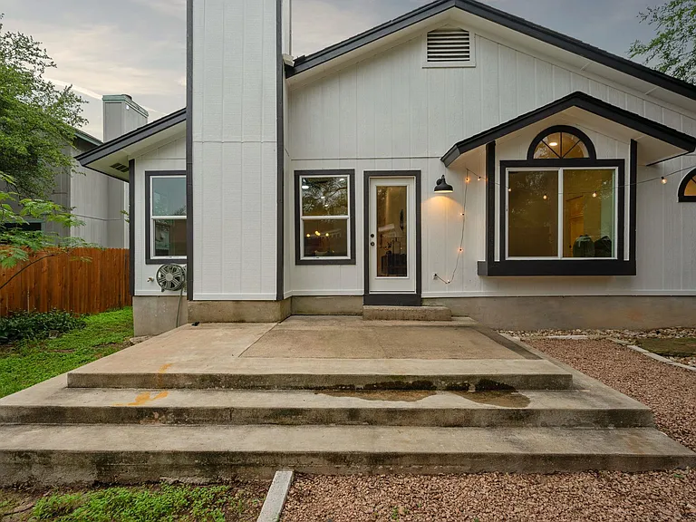 7302 Potters Trl — Photo 18