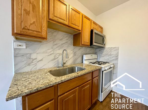 2712 N Milwaukee Ave APT 207