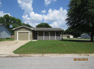 403 Fisher St, Grove, OK 74344