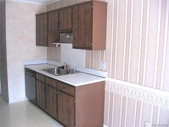 3rd image of 38660 Golfview Dr W
