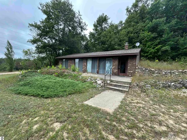 4801 Shinn Dr, Mancelona, MI 49659