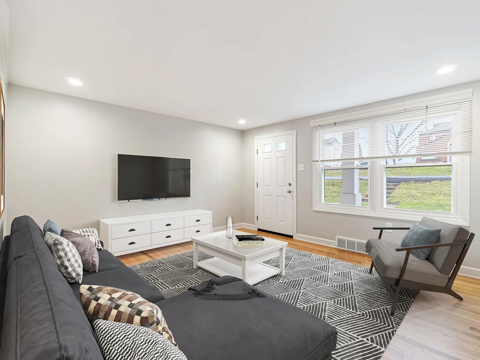 2 bed, 1100 sqft, $1,375 — Photo 3