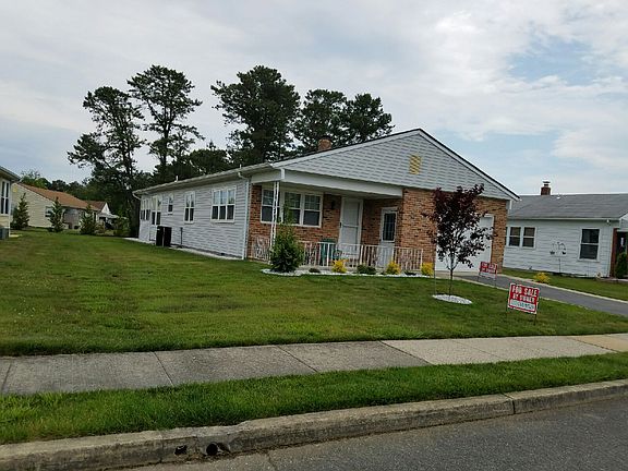 2nd image of 47 Woodstock Dr
