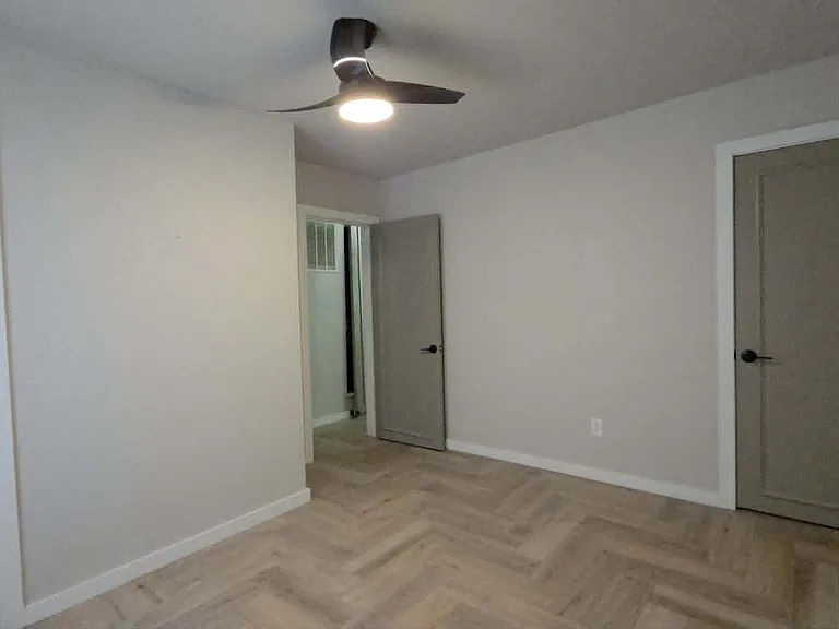 804 E Noble Ave — Photo 11