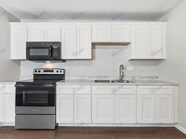217 Joyce St #B — Photo 8
