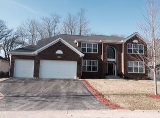 5594 Red Oak Dr, Hoffman Estates, IL 60192