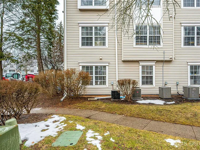 150 Prestwick Way — Photo 23