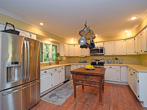 5th image of 7928 Indian Bluff Ln