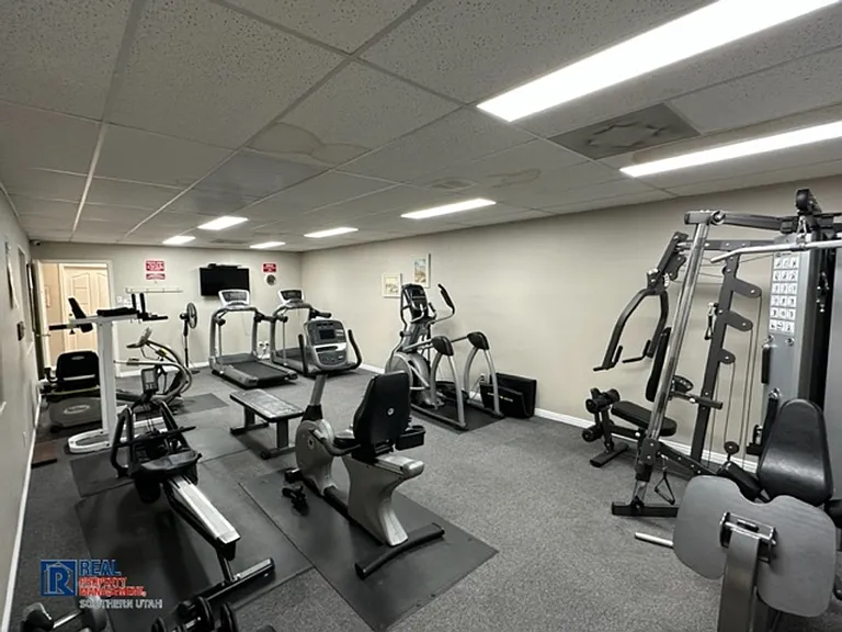 2354 S Hampton Rd — Photo 25