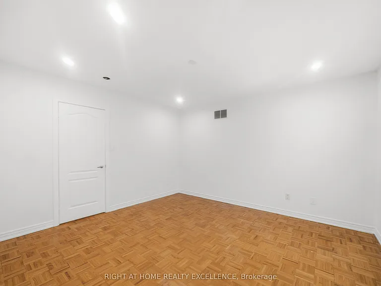 16 Whitford Ct #MAIN UPPER LEVEL — Photo 25