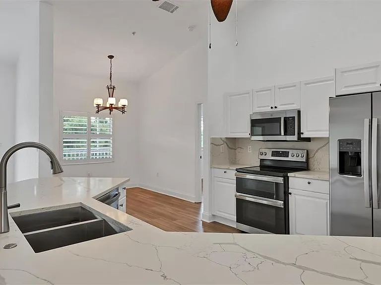 7269 Fountain Palm Cir — Photo 9
