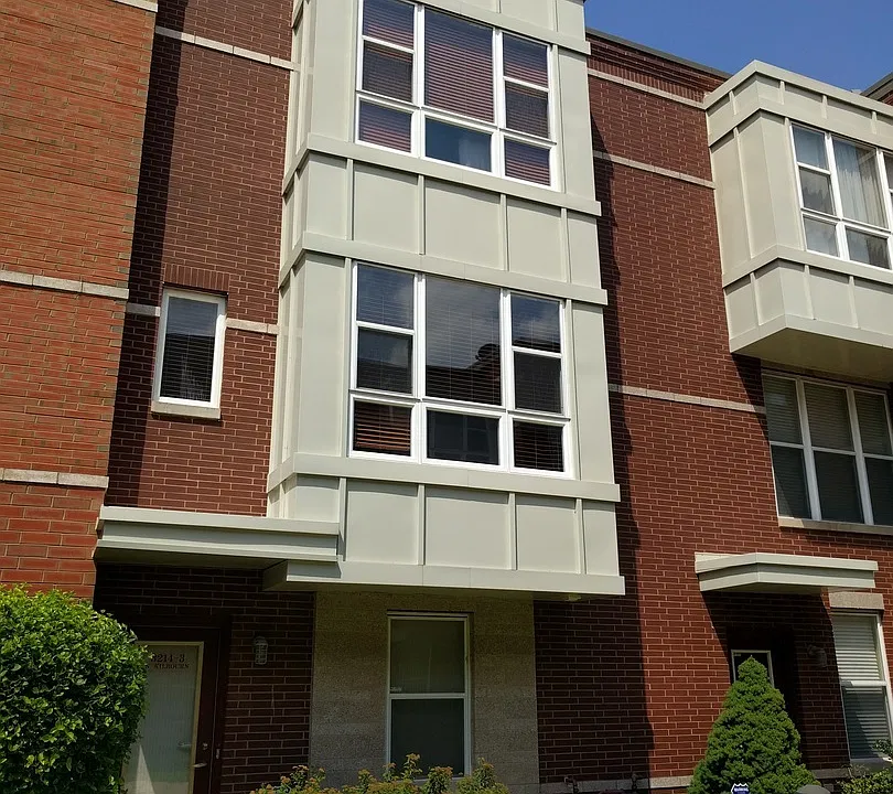 3214 N Kilbourn Ave #3