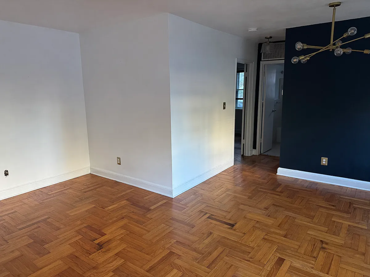 Building Photo - 1301 N Ode St #115
