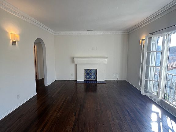 3rd image of 1047 S Orange Grove Ave #2
