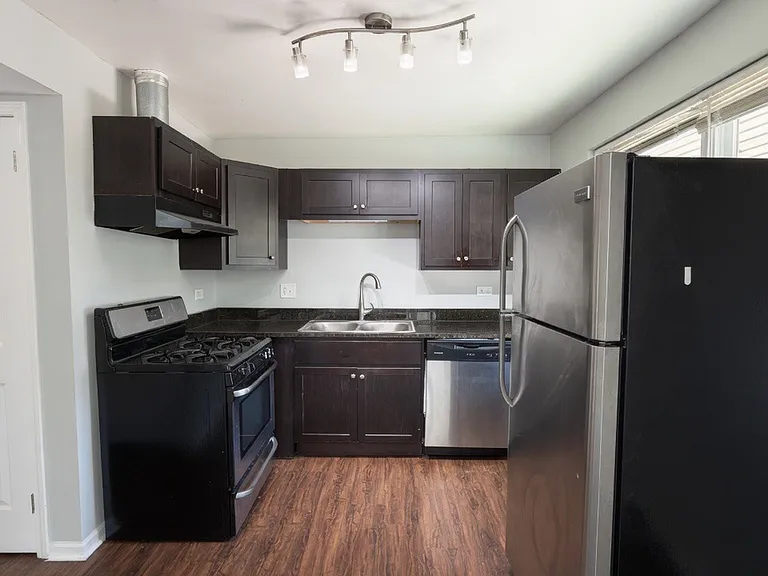 5834 W Irving Park Rd #1R — Photo 2