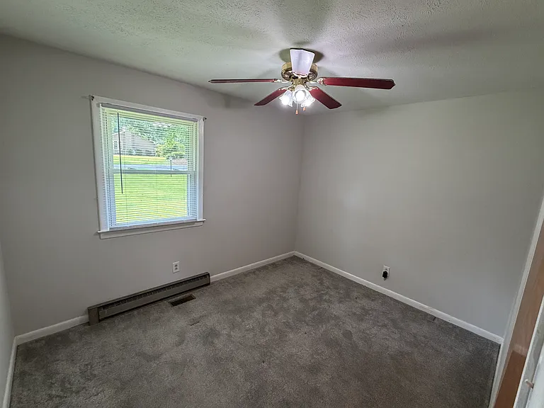 1102 Mary Ln — Photo 16