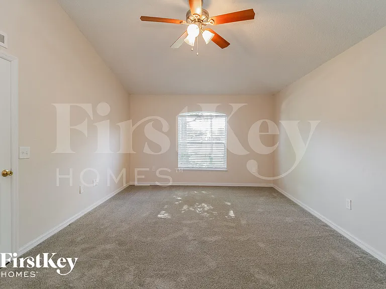 711 Hamster Way — Photo 7