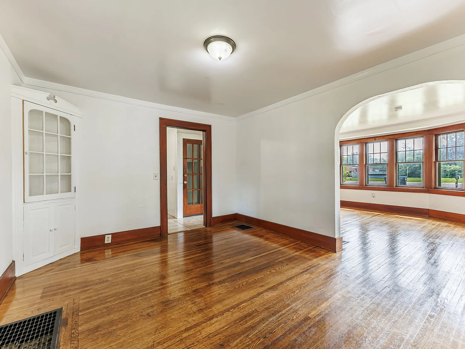 3 bed, 1269 sqft, $2,100 — Photo 1