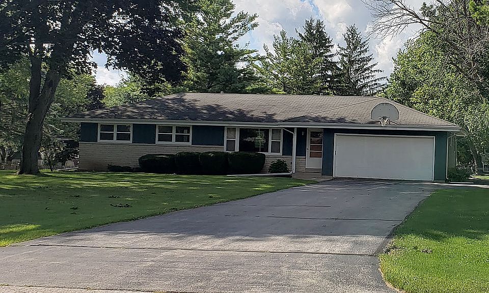 2nd image of 334 Maple Way S