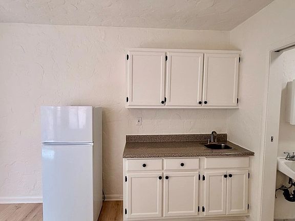 4th image of 1645 N Harvard Blvd APT 14