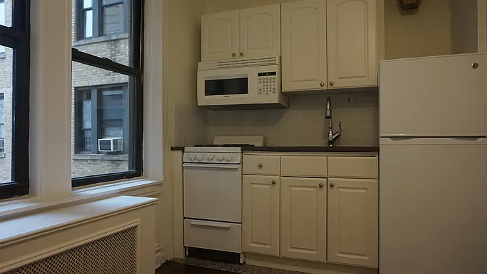 Rented by Metropolitan Equities | media 8