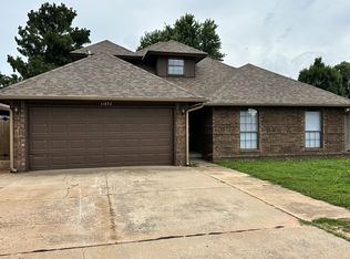 11832 SW 2nd St, Yukon, OK 73099
