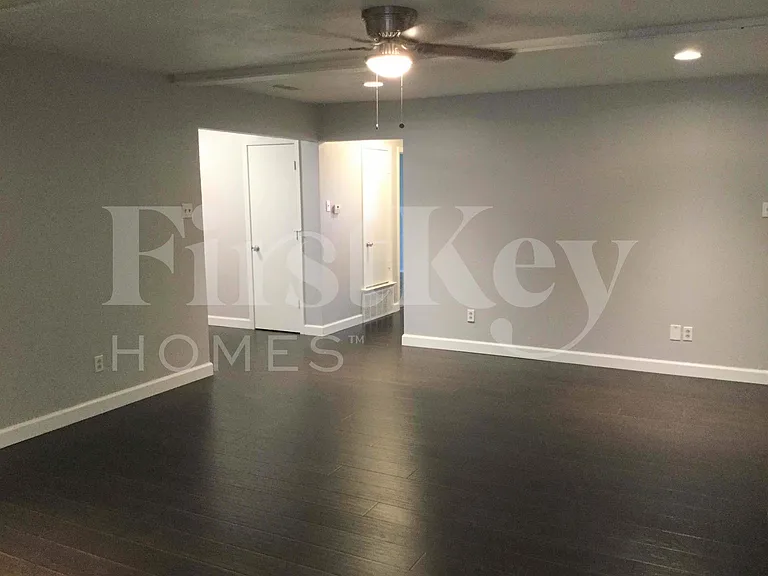 1309 Monterrey Dr — Photo 5