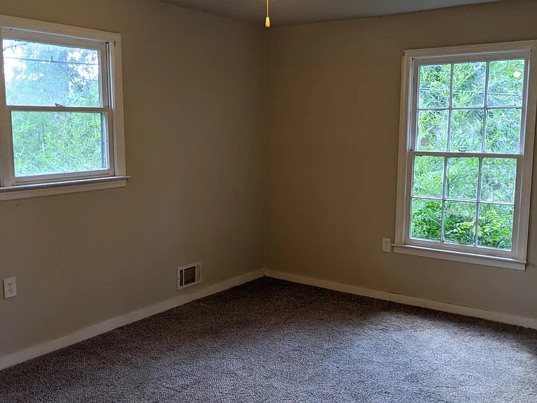 130 Brentwood Pl NE — Photo 16
