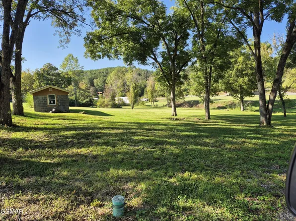 2215 Henderson Springs Rd, Pigeon Forge, TN 37863