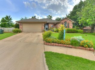 304 Ridge Bluff Ct, Norman, OK 73071