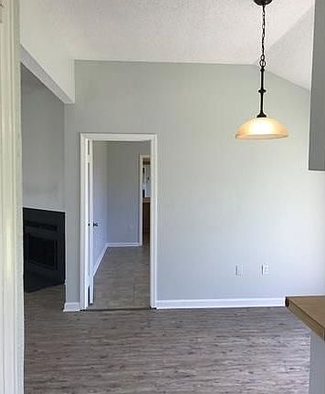 3rd image of 40 Dolores Dr