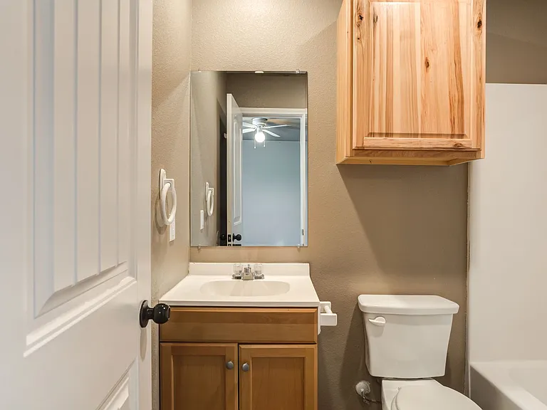 2223 E Main St — Photo 18