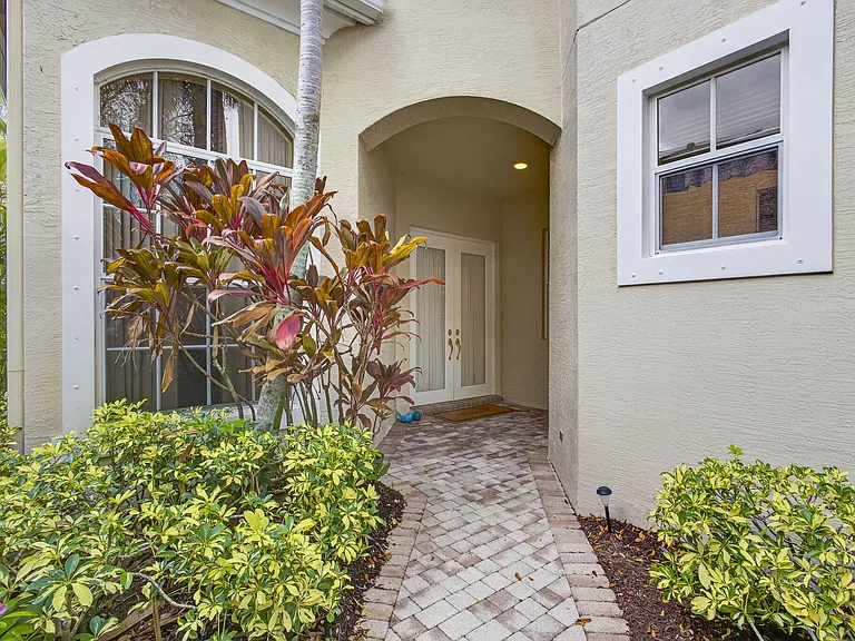 207 Andalusia Dr — Photo 3