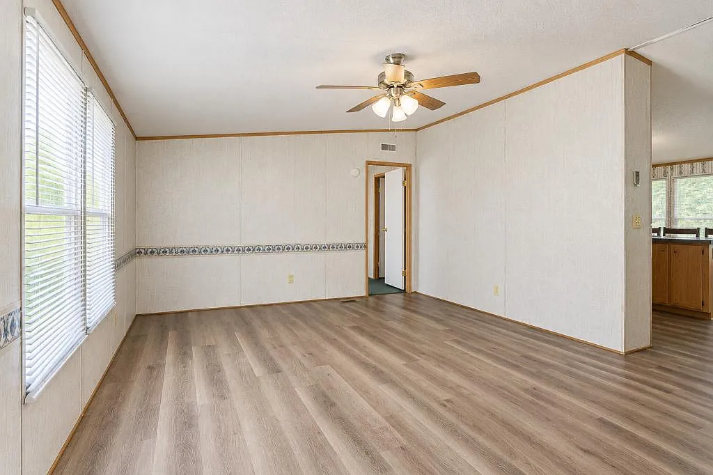 13615 W Waterwell Rd — Photo 4