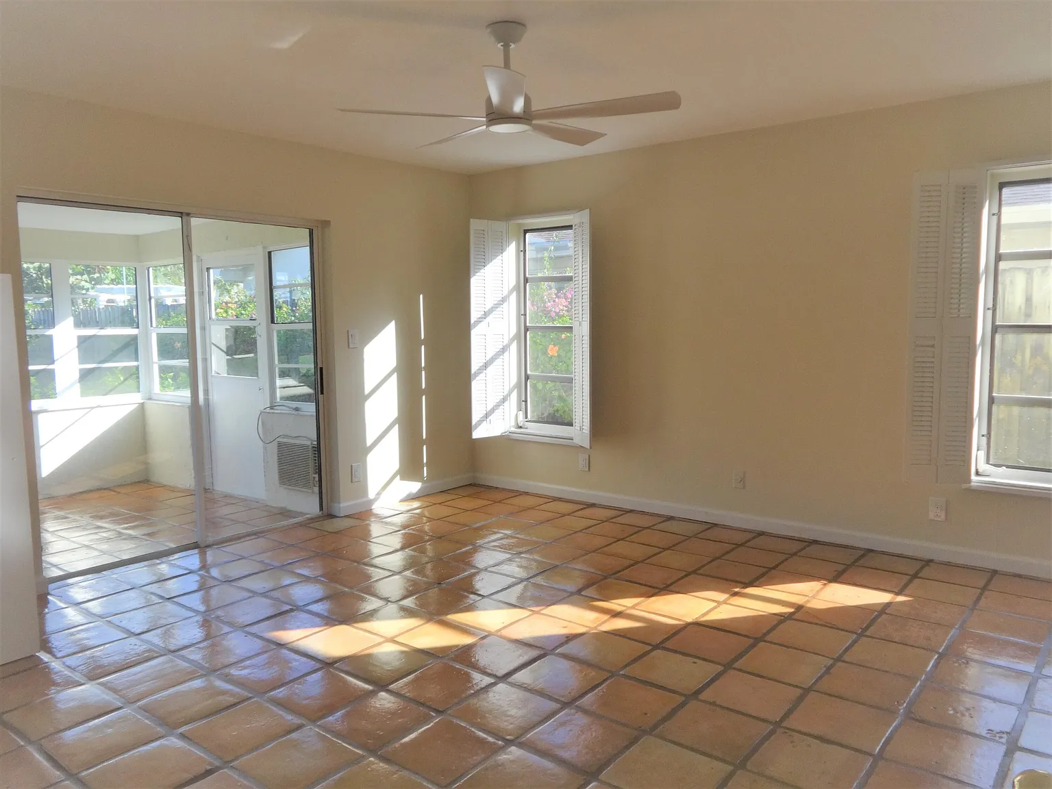 3 bed, 2.0 bath, 1499 sqft, $4,395 — Photo 4