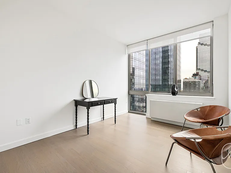 561 10th Ave #41J — Photo 19