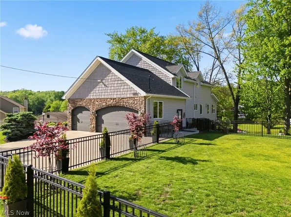 108 Spruce Dr NW, North Canton, OH 44720