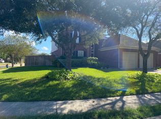 2101 Crestwind Ct, Pearland, TX 77584