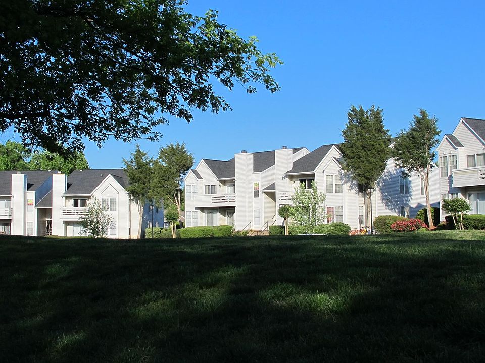 2nd image of 9615 Vinca Cir #4