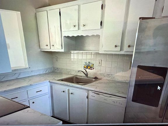 2nd image of 5403 SE Miles Grant Rd