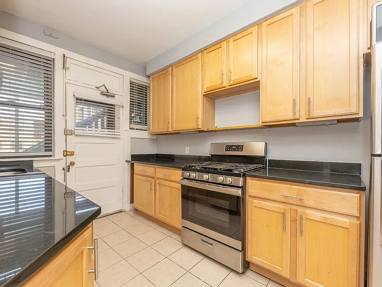 800-810 Michigan — Photo 11