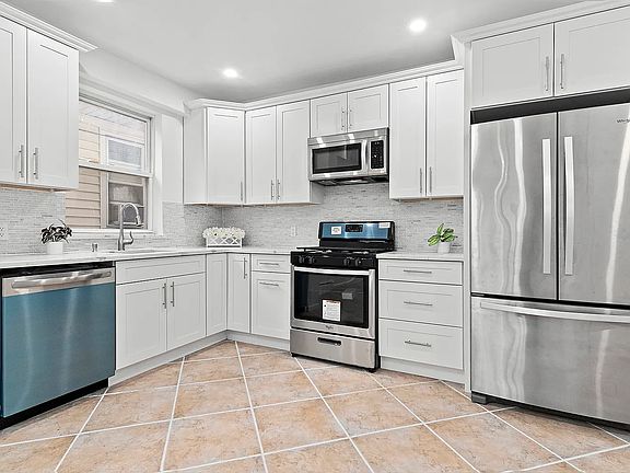 3rd image of 3157 Shore Pkwy