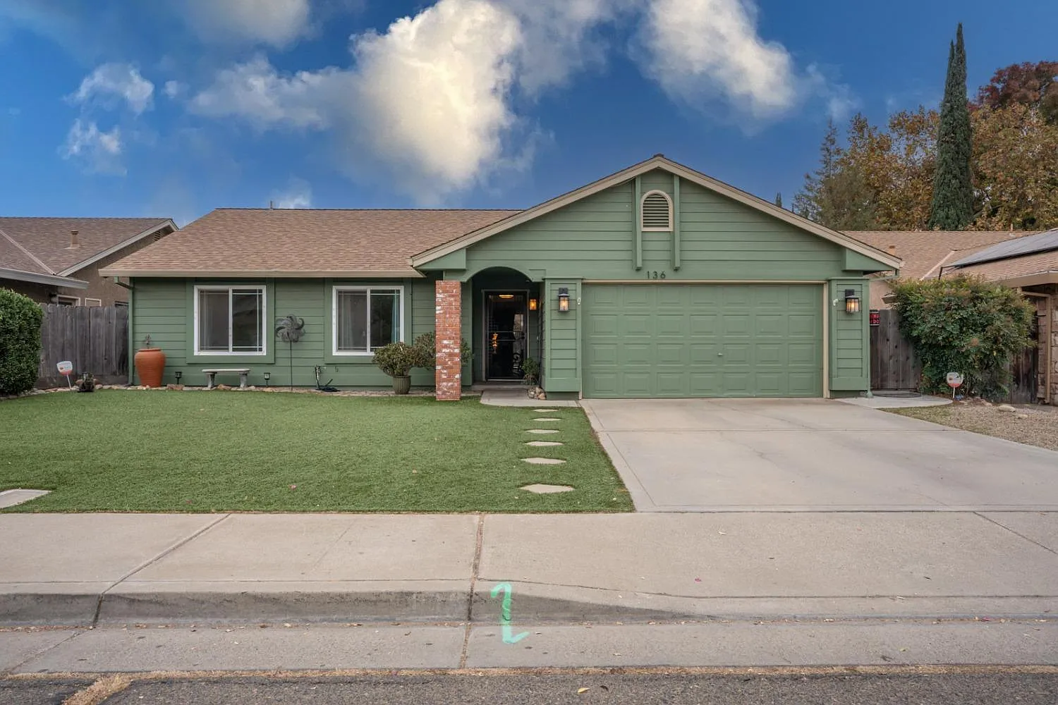 136 Madrona Dr photo 1