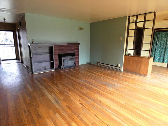 2nd image of 797 Dogwood St