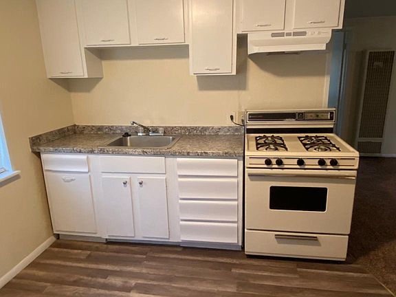 2cd view of kitchen.