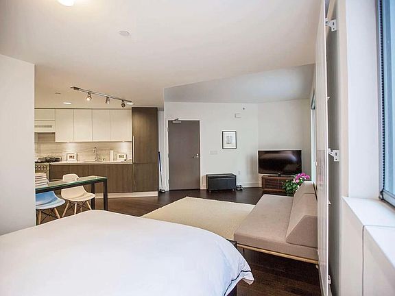 3rd image of 8 Buchanan St Unit 214