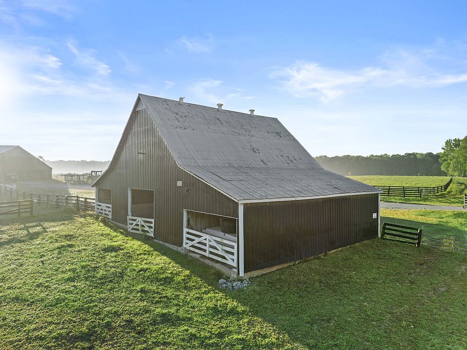 34th image of 555 Williams Rd