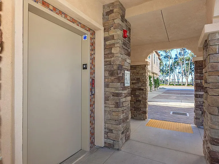 Avia La Jolla — Photo 117